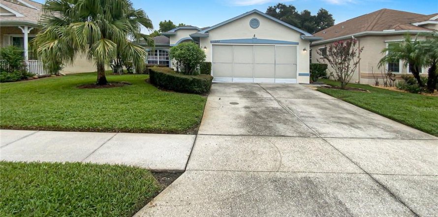 House in New Port Richey, Florida 3 bedrooms, 151.99 sq.m. № 1351368