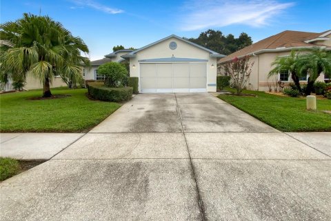 House in New Port Richey, Florida 3 bedrooms, 151.99 sq.m. № 1351368 - photo 2