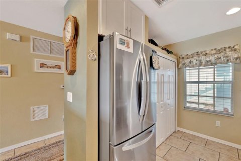 Condo in North Port, Florida, 2 bedrooms  № 1274458 - photo 13