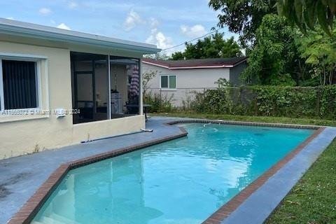 Villa ou maison à vendre à Lauderdale Lakes, Floride: 3 chambres, 175.59 m2 № 1115927 - photo 2