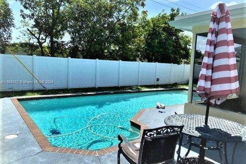 Villa ou maison à vendre à Lauderdale Lakes, Floride: 3 chambres, 175.59 m2 № 1115927 - photo 3