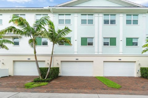 Townhouse in Palm Beach Gardens, Florida 4 bedrooms, 209.22 sq.m. № 1224833 - photo 1