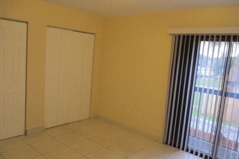 Townhouse in Hialeah, Florida 3 bedrooms, 157.93 sq.m. № 1079059 - photo 8