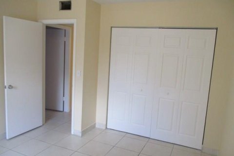 Townhouse in Hialeah, Florida 3 bedrooms, 157.93 sq.m. № 1079059 - photo 6