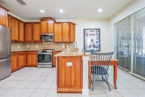 Adosado en venta en Tampa, Florida, 4 dormitorios, 255.67 m2 № 1341444 - foto 2