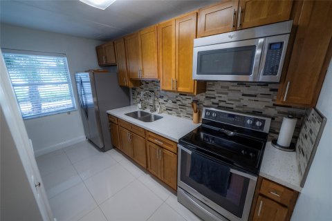 Condo in Plantation, Florida, 1 bedroom  № 1227607 - photo 17