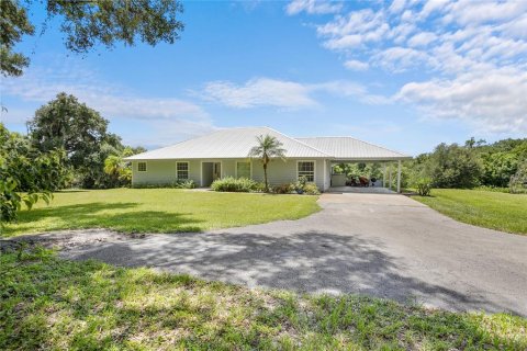 House in DeLand, Florida 4 bedrooms, 312.89 sq.m. № 1326367 - photo 4