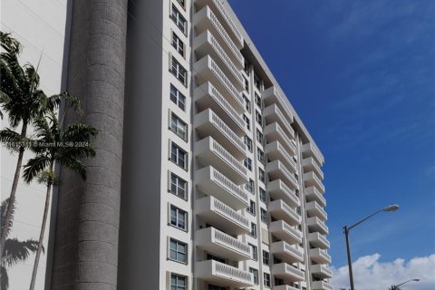 Condominio en venta en Coral Gables, Florida, 2 dormitorios, 101.54 m2 № 1237105 - foto 28