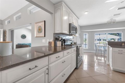 Villa ou maison à vendre à Punta Gorda, Floride: 4 chambres, 192.12 m2 № 1382572 - photo 8