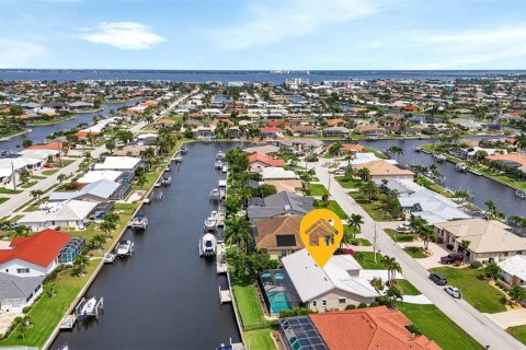 Villa ou maison à vendre à Punta Gorda, Floride: 4 chambres, 192.12 m2 № 1382572 - photo 4