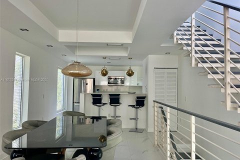 Touwnhouse à vendre à Miami Beach, Floride: 3 chambres, 168.8 m2 № 1354525 - photo 2