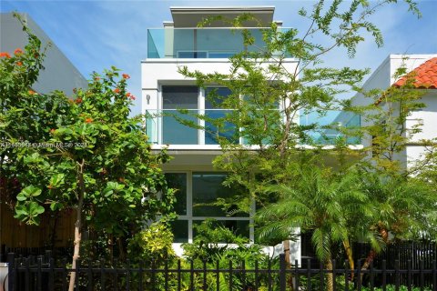 Adosado en venta en Miami Beach, Florida, 3 dormitorios, 168.8 m2 № 1354525 - foto 1