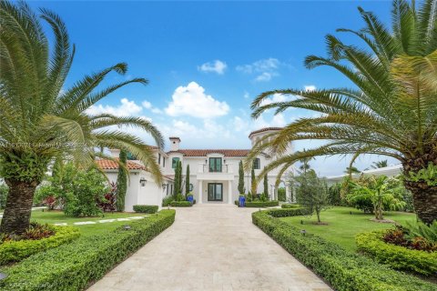 House in Miami, Florida 5 bedrooms, 369.84 sq.m. № 1399796 - photo 5