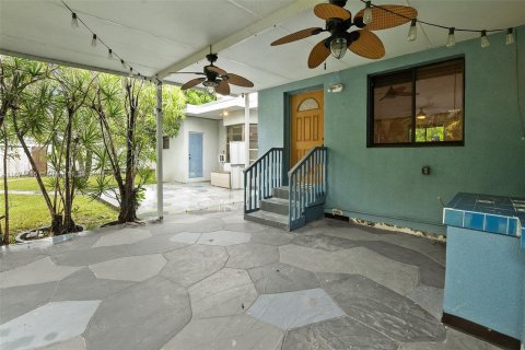 House in Miami Springs, Florida 3 bedrooms, 122.82 sq.m. № 1399827 - photo 22