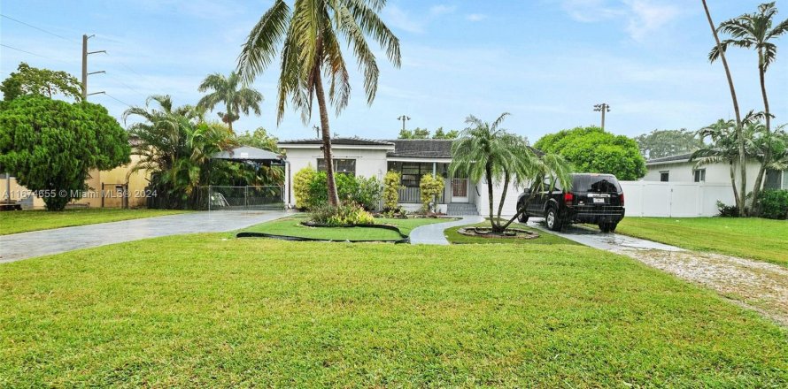 House in Miami Springs, Florida 3 bedrooms, 122.82 sq.m. № 1399827