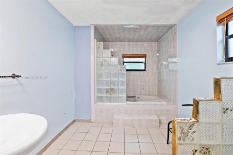 Casa en venta en Miami Springs, Florida, 3 dormitorios, 122.82 m2 № 1399827 - foto 4