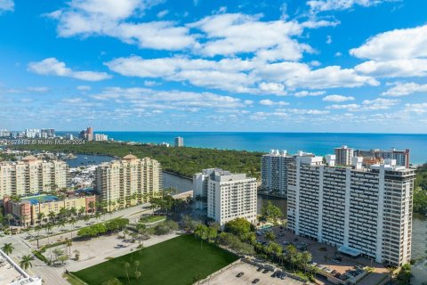 Condo in Fort Lauderdale, Florida, 2 bedrooms  № 1399797 - photo 25