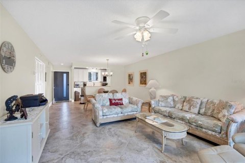 Condo in Sarasota, Florida, 2 bedrooms  № 1386518 - photo 7