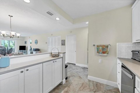 Condo in Sarasota, Florida, 2 bedrooms  № 1386518 - photo 14