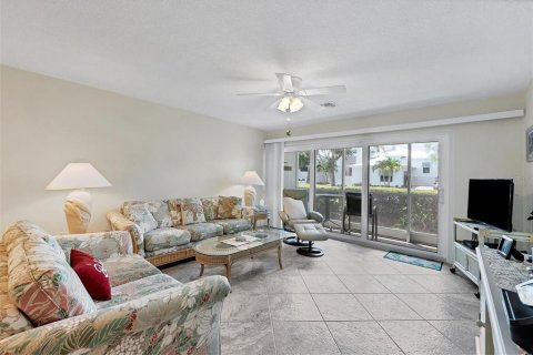 Condo in Sarasota, Florida, 2 bedrooms  № 1386518 - photo 4