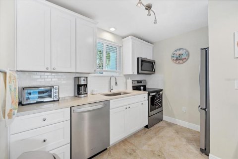 Condo in Sarasota, Florida, 2 bedrooms  № 1386518 - photo 12