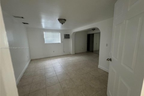 House in Hollywood, Florida 3 bedrooms, 170.94 sq.m. № 1384406 - photo 7