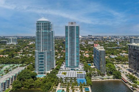 Condominio en venta en Miami, Florida, 2 dormitorios, 110.37 m2 № 951914 - foto 1