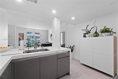 Condominio en venta en Miami, Florida, 2 dormitorios, 110.37 m2 № 951914 - foto 25