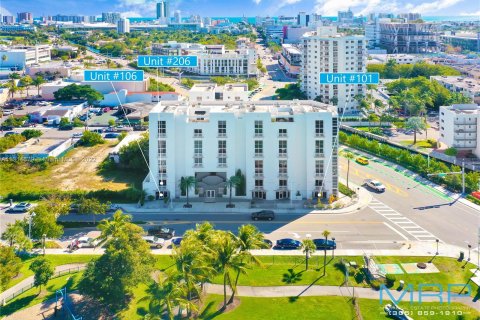Immobilier commercial à vendre à Miami Beach, Floride № 187765 - photo 1