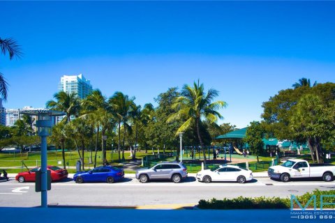 Immobilier commercial à vendre à Miami Beach, Floride № 187765 - photo 9
