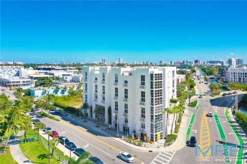 Commercial property in Miami Beach, Florida № 187765 - photo 2