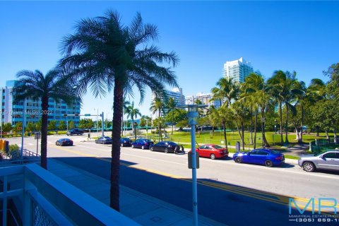 Propiedad comercial en venta en Miami Beach, Florida № 187765 - foto 10