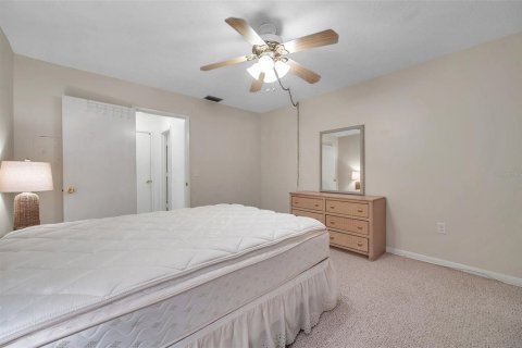 Condo in Gulfport, Florida, 1 bedroom  № 1342574 - photo 13