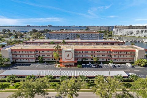 Condo in Gulfport, Florida, 1 bedroom  № 1342574 - photo 25