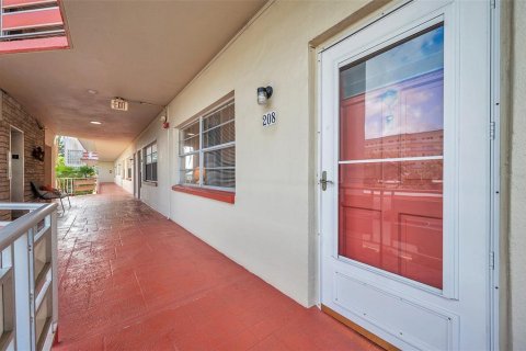 Copropriété à vendre à Gulfport, Floride: 1 chambre, 79.9 m2 № 1342574 - photo 3