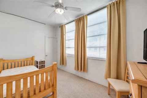 Condo in Gulfport, Florida, 1 bedroom  № 1342574 - photo 18