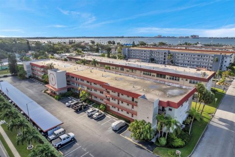 Condominio en venta en Gulfport, Florida, 1 dormitorio, 79.9 m2 № 1342574 - foto 27