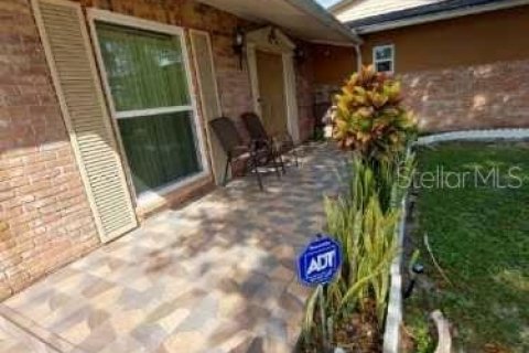 House in Tampa, Florida 3 bedrooms, 117.61 sq.m. № 1342606 - photo 2