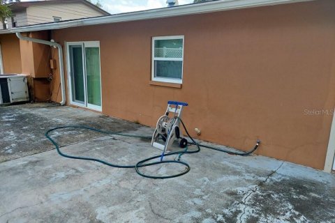 House in Tampa, Florida 3 bedrooms, 117.61 sq.m. № 1342606 - photo 3