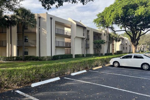 Condo in Tamarac, Florida, 2 bedrooms  № 1217716 - photo 4