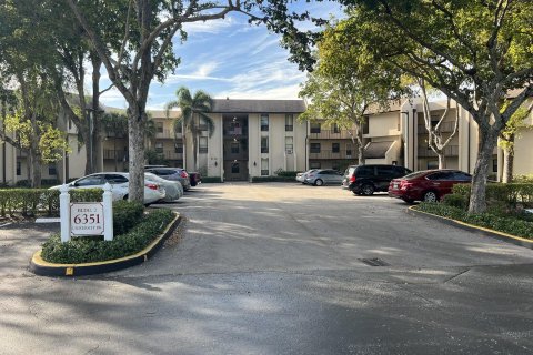 Condo in Tamarac, Florida, 2 bedrooms  № 1217716 - photo 29