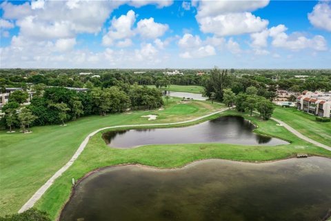 Condo in Tamarac, Florida, 2 bedrooms  № 1217716 - photo 12