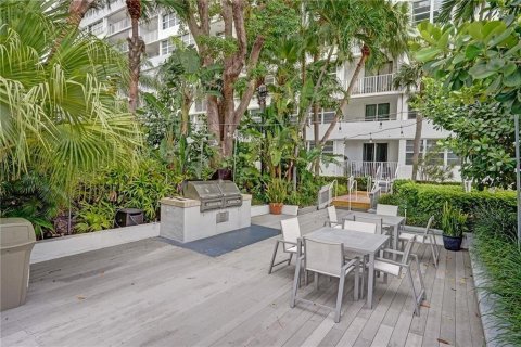 Condo in Fort Lauderdale, Florida, 1 bedroom  № 1217715 - photo 12