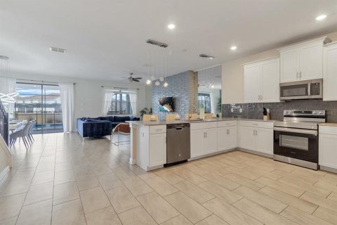 Villa ou maison à vendre à Kissimmee, Floride: 9 chambres, 398.46 m2 № 854970 - photo 7