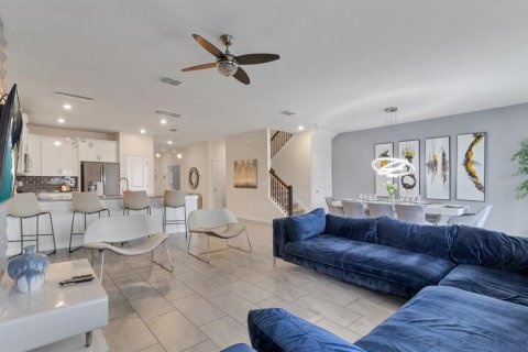 Casa en venta en Kissimmee, Florida, 9 dormitorios, 398.46 m2 № 854970 - foto 8
