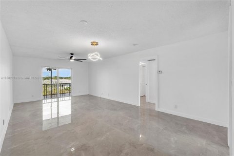 Copropriété à vendre à Coral Springs, Floride: 2 chambres, 108.32 m2 № 1161106 - photo 3