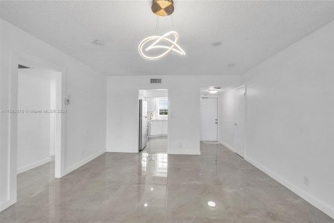 Copropriété à vendre à Coral Springs, Floride: 2 chambres, 108.32 m2 № 1161106 - photo 4