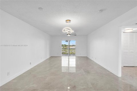 Copropriété à vendre à Coral Springs, Floride: 2 chambres, 108.32 m2 № 1161106 - photo 2