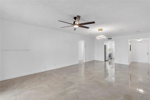 Copropriété à vendre à Coral Springs, Floride: 2 chambres, 108.32 m2 № 1161106 - photo 5