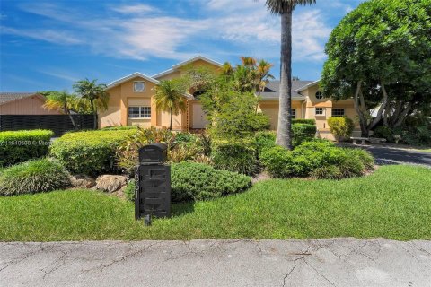 Villa ou maison à vendre à Palmetto Bay, Floride: 4 chambres, 310.94 m2 № 1331969 - photo 1